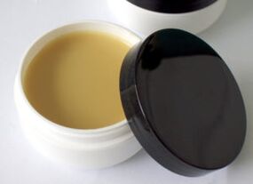 Medicinal herbal ointment for the treatment of foot fungus